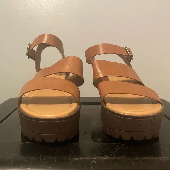 Heeled Sandals - Picture 2 of 3